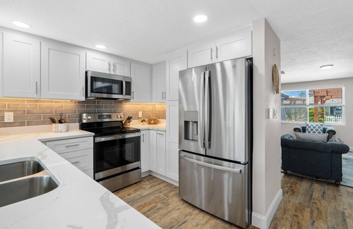Sea Ranch On The Gulf House | Haven Waterfront Walk to Beach, Pool, Kayak, Games