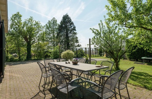 Neck House | Haven with Garden & Comfort