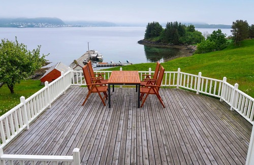 Askvoll House | Havsblikk by Interhome