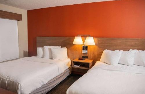Erie Hotel | Hawthorn Suites