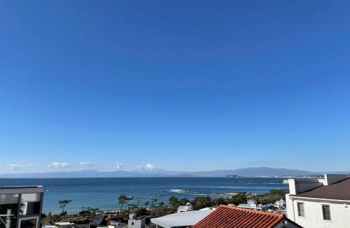 Hayama House | Hayama Ocean & Mt Fuji View -葉山 海を見渡す家-