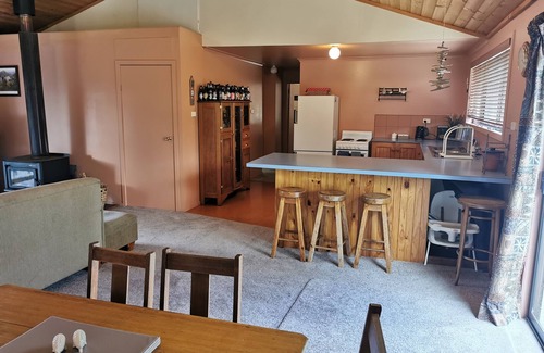 Coles Bay House | Hazards Homestay, a recently refurbished holiday home, 5 minutes drive to town.