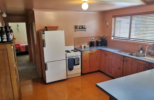 Coles Bay House | Hazards Homestay, a recently refurbished holiday home, 5 minutes drive to town.