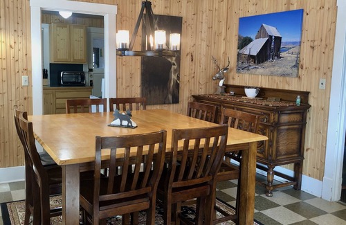 Winthrop House | Hazel's, on the Old Western Boardwalk in Down Winthrop, WA-5 Bedrooms Sleeps 10