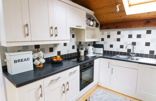 Ingleton Cottage | HAZELWOOD COTTAGE, with a garden in Ingleton
