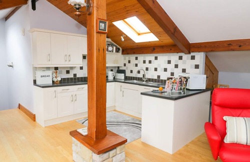 Ingleton Cottage | HAZELWOOD COTTAGE, with a garden in Ingleton