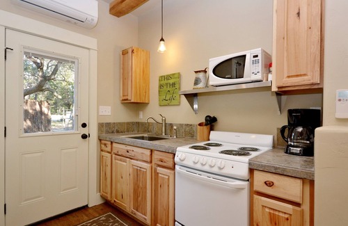 Wimberley Cabin | HCPL -Desert Willow I Cabin, wimberley