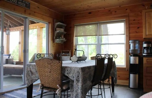 Kingsville Cottage | Healing Waters Retreat Quiet Modern lakeside Cottage, on South Pelee Island