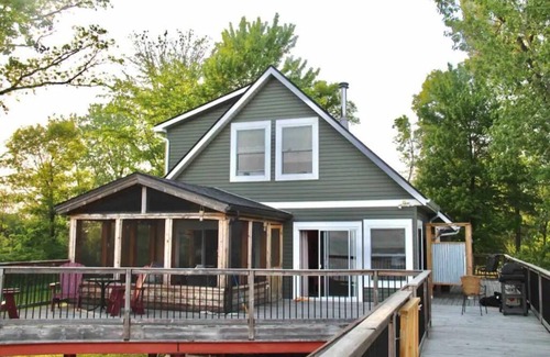 Kingsville Cottage | Healing Waters Retreat Quiet Modern lakeside Cottage, on South Pelee Island