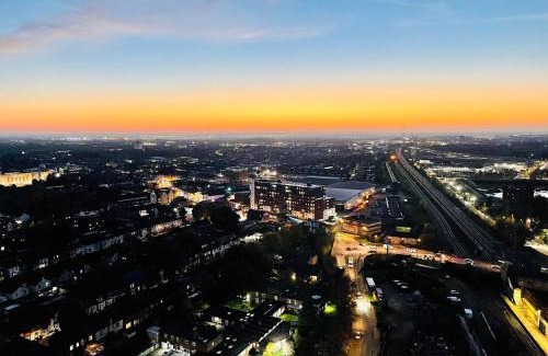 Norwood Green Apartment | Healum Retreat - 3BR Apartment Southall