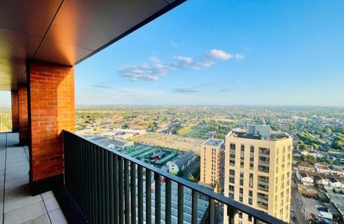 Norwood Green Apartment | Healum Retreat - 3BR Apartment Southall