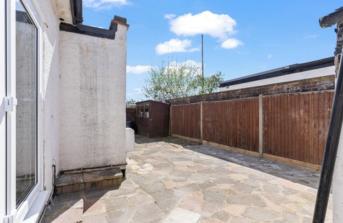 East Acton House | Heart of Acton - Free Parking - Perfect for Groups