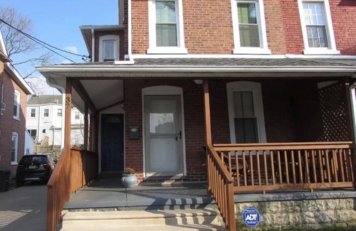 Bryn Mawr Apartment | Heart of Bryn Mawr 3 BR Home