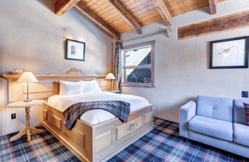 Town Centre Hotel | Heart of Canmore- Private Romantic Suite-2 Guests
