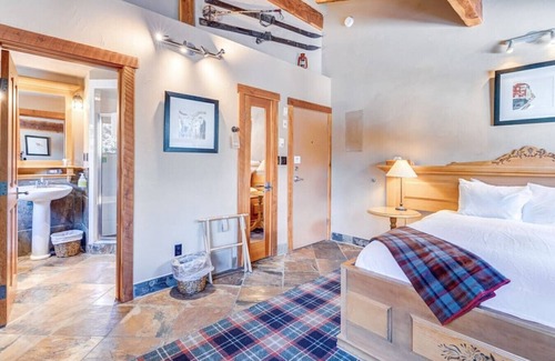 Town Centre Hotel | Heart of Canmore- Private Romantic Suite-2 Guests