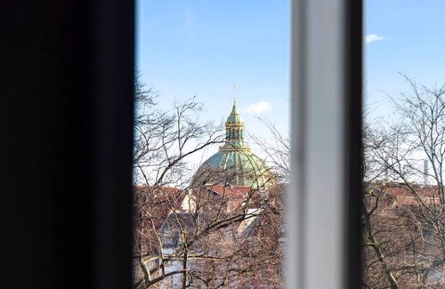 Copenhagen City Centre Apartment | Heart of Copenhagen - view to Kings Garden & access to Rooftop - total renovated