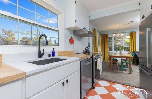 Spenard Apartment | Heart of Spenard Spacious Upper Unitn