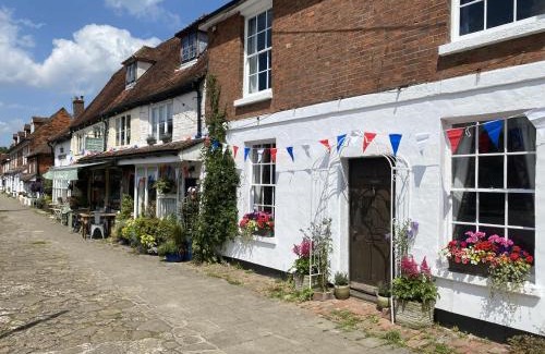 Biddenden House | Hearts of Oak by Bloom Stays