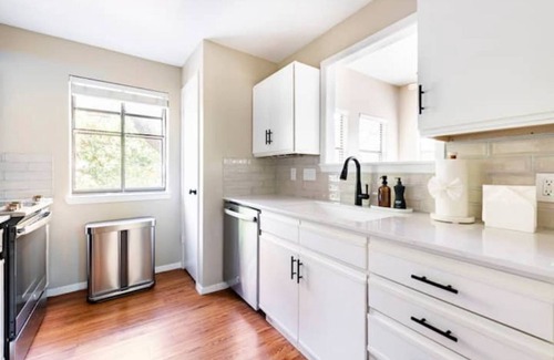 Cherrywood House | Heated Pool + 5 min to UT/Football Stadium