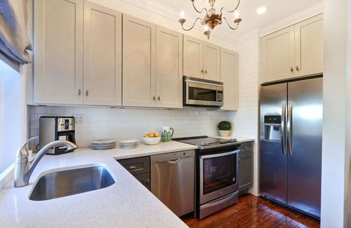 Historic Downtown Savannah Apartment | Heated Pool Access | 5*Clean | Flex Cancelation