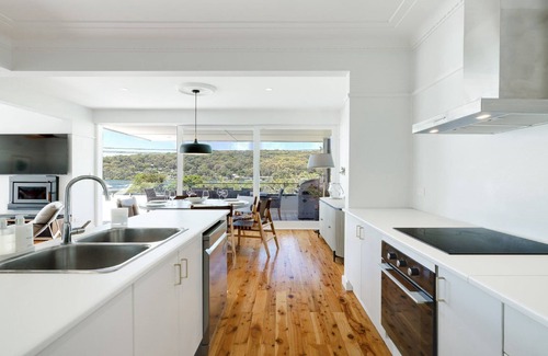 Pretty Beach Central Coast House | Heated pool, bay views and beaches