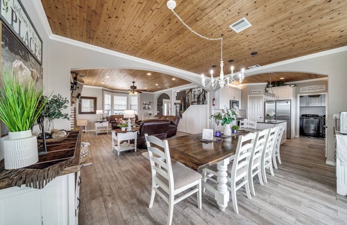 Helotes House | Heated Pool, Game-room Clubhouse, Hot tub, Playground, Views, Additional Cottage