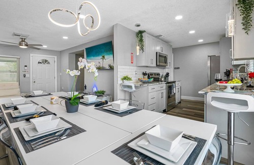 Largo House | Heated Pool Home w/PlayStation 5 & Games!