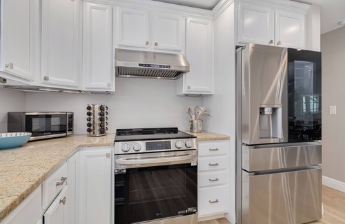 Tarpon Springs House | Heated Pool, mini golf, 1 minute from beach