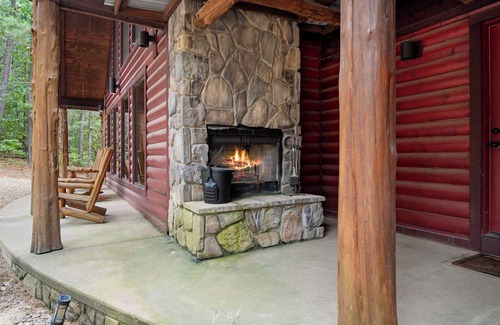 Broken Bow Cabin | Heated Pool | Secluded | Dog Friendly | Hot Tub