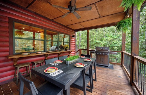 Broken Bow Cabin | Heated Pool | Secluded | Dog Friendly | Hot Tub