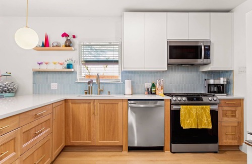 Hancock House | Heated Pool-Sleeps 10-Fire Pit- 2miles Downtown!n