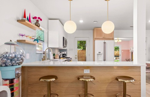 Hancock House | Heated Pool-Sleeps 10-Fire Pit- 2miles Downtown!n