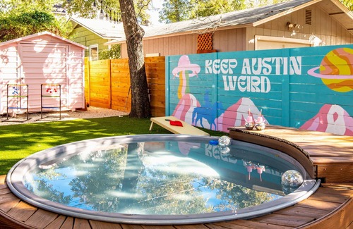 Hancock House | Heated Pool-Sleeps 10-Fire Pit- 2miles Downtown!n