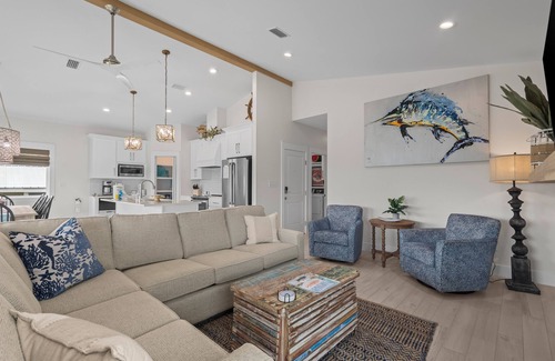 Gulf Shores House | HEATED Private Pool 🌴NEW HOUSE☀️Beach Across Street☀️Entertainment Area Outdoor TV