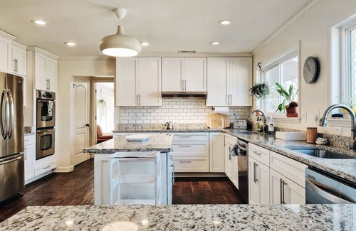 East Memphis House | Heated Saltwater Pool ❤️ Mid Century Oasis ❤️Indoor-Outdoor❤️Modern Escape