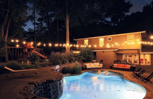 East Memphis House | Heated Saltwater Pool ❤️ Mid Century Oasis ❤️Indoor-Outdoor❤️Modern Escape