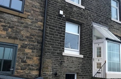 Halifax Cottage | Heather Bank Cottage, Halifax. Yorkshire. HX2 7DD