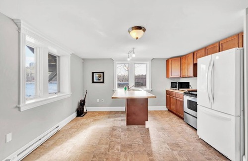 Halifax House | Heaven on Kearney Lake