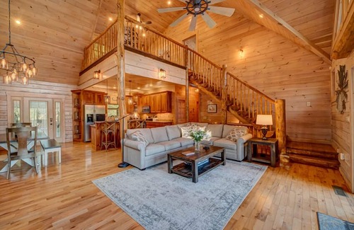 Necowa Cove Cabin | Heaven on the Lake - Lakefront | Hot Tub | Fire Pit | Game Room