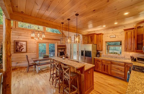 Necowa Cove Cabin | Heaven on the Lake - Lakefront | Hot Tub | Fire Pit | Game Room