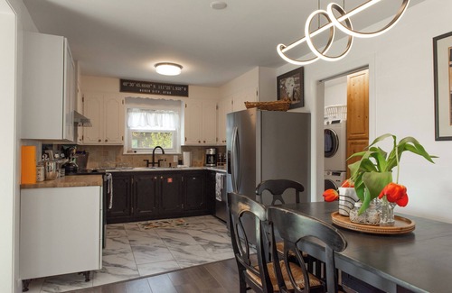 Heber House | Heber base camp, sleeps 7, fire pit, pets ok, AC