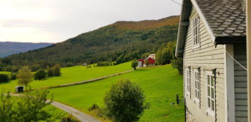 Eid House | Heggjabygda Gjestegard - historisk tømmerhus i landlige omgivelser