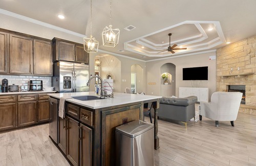 Killeen House | Heights 6Bd, 12PPL, Perfect For Families, Contractors, Insurance. Book Now!