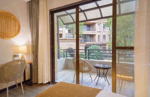 Emeishan House | Heinemann Hotel Terrace Double Room B206 with Jacuzzi and local amenities