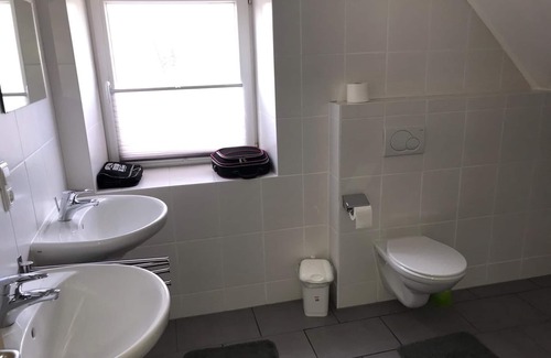 Dasing Apartment | Helle Fewo mit großzügiger Wohnküche und kostenfreiem WLAN