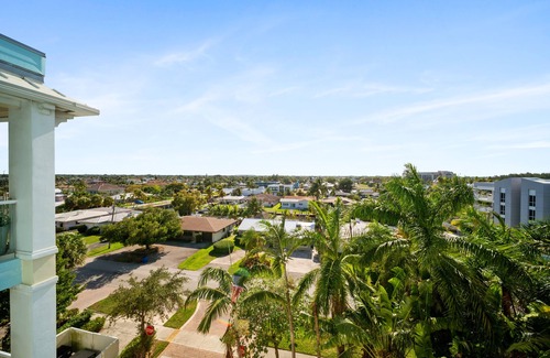 Deerfield Beach Condo | Hemingway Coast to CoastnIntracoastal Water View! 2 blocks to Beach &Pickleball