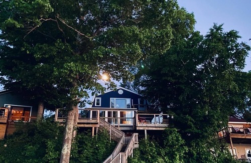 Bear Lake House | Hemingway's Hideaway: A Fall Retreat with Stunning Bear Lake Views