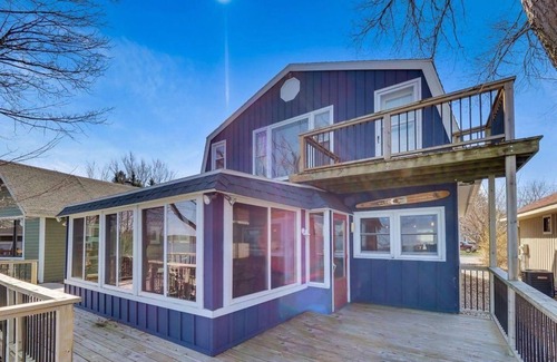 Bear Lake House | Hemingway's Hideaway: A Fall Retreat with Stunning Bear Lake Views