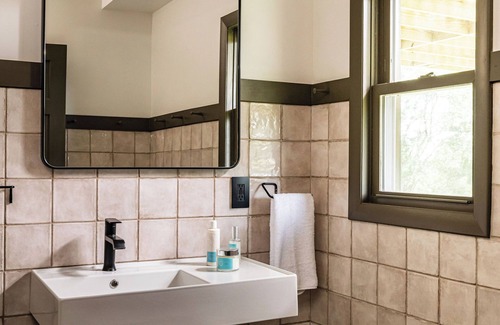 Neversink Hotel | Hemlock Neversink