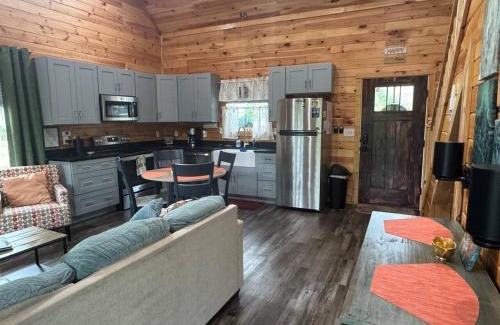 Rogers House | Hemlocks Over Muir in Rogers KY - Hot Tub & WiFi